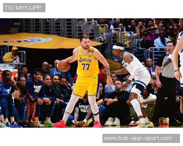 湖人传奇球员得分与三分表现榜单科比领衔老詹东契奇紧随其后 湖人传奇球员得分与三分表现榜单科比领衔老詹东契奇紧随其后